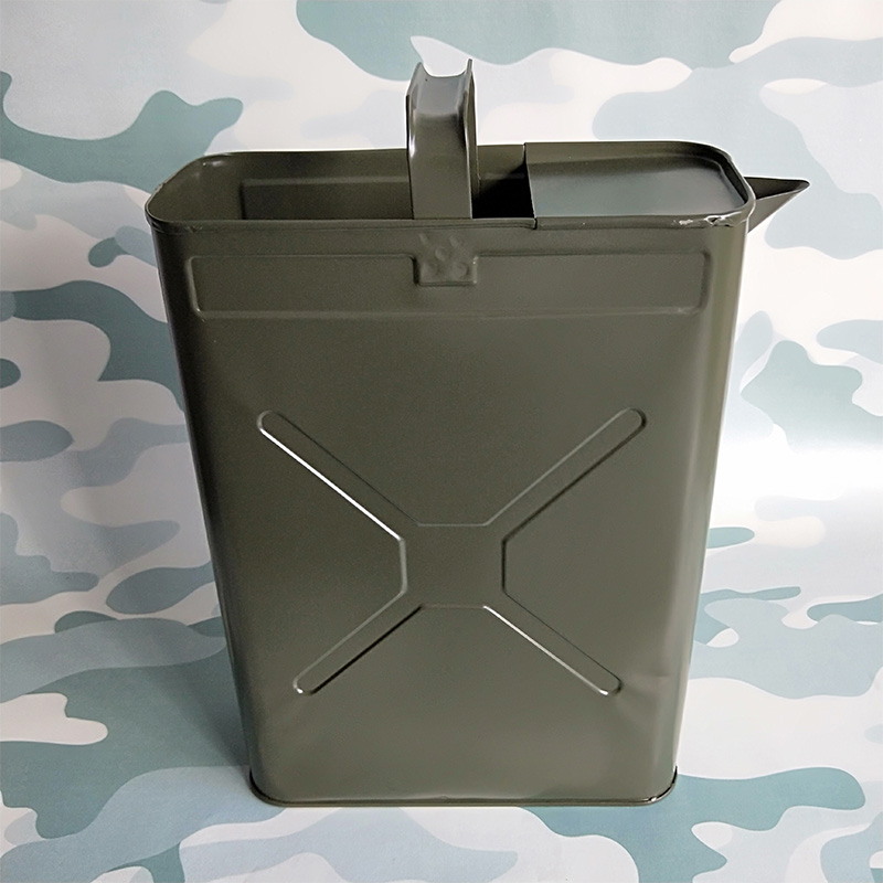 东风军车水桶.jpg